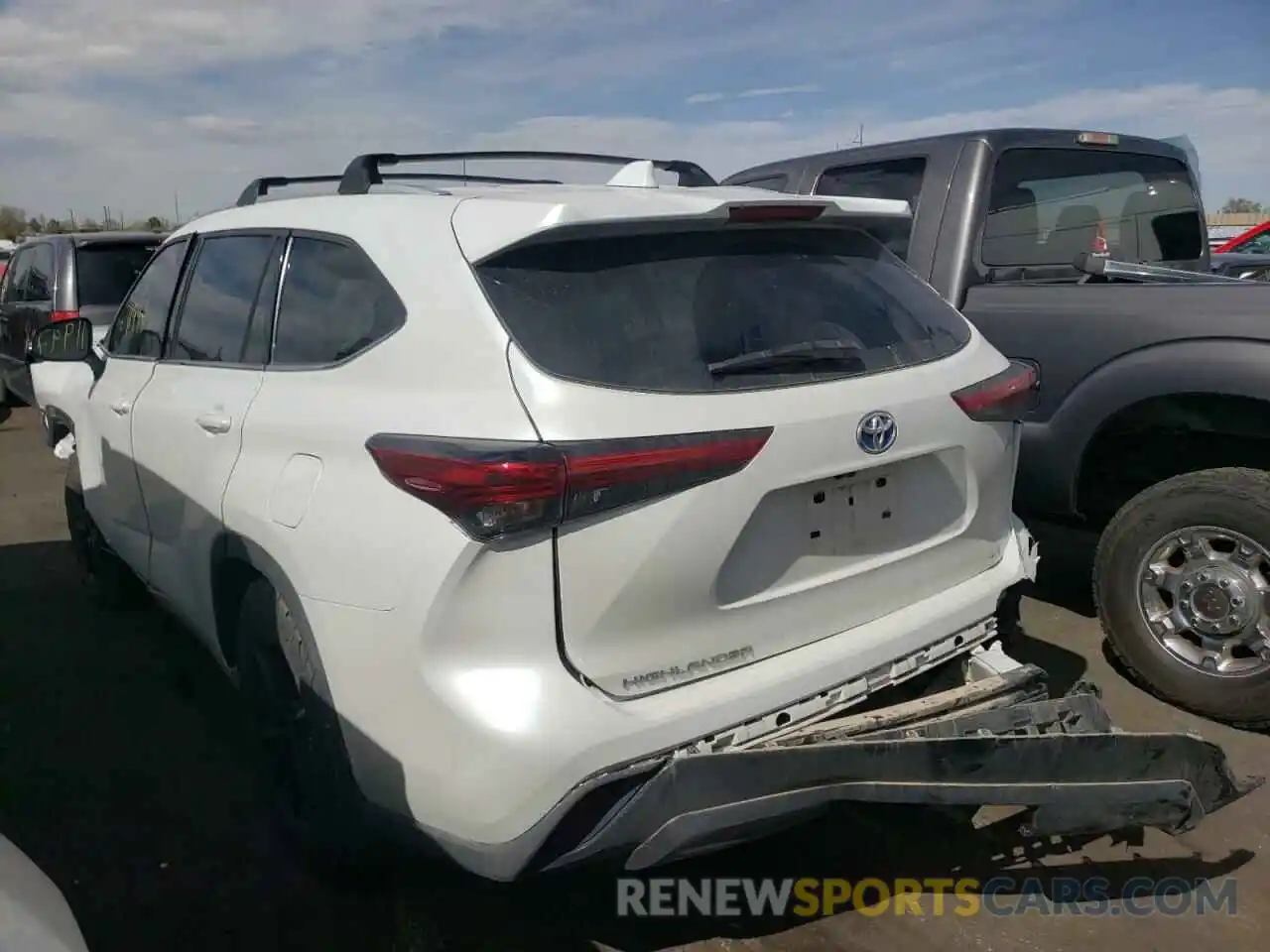 3 Photograph of a damaged car 5TDABRCH3NS539429 TOYOTA HIGHLANDER 2022