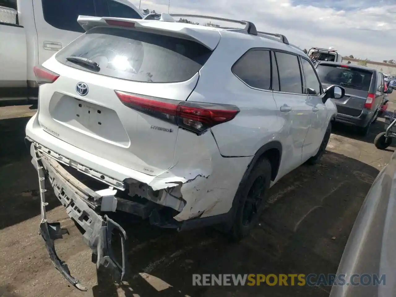 4 Photograph of a damaged car 5TDABRCH3NS539429 TOYOTA HIGHLANDER 2022