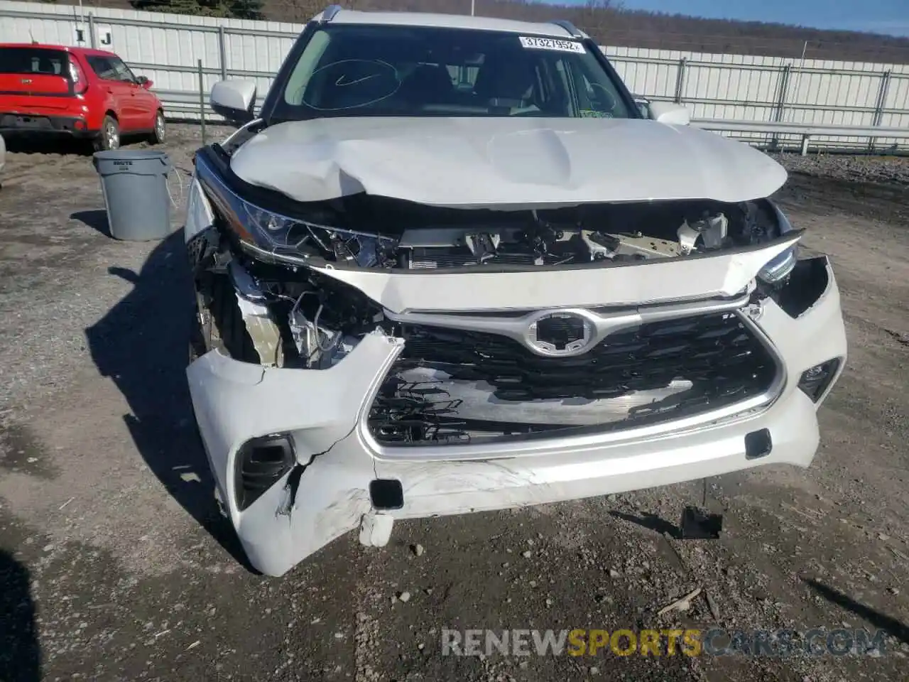 9 Photograph of a damaged car 5TDABRCH4NS543781 TOYOTA HIGHLANDER 2022