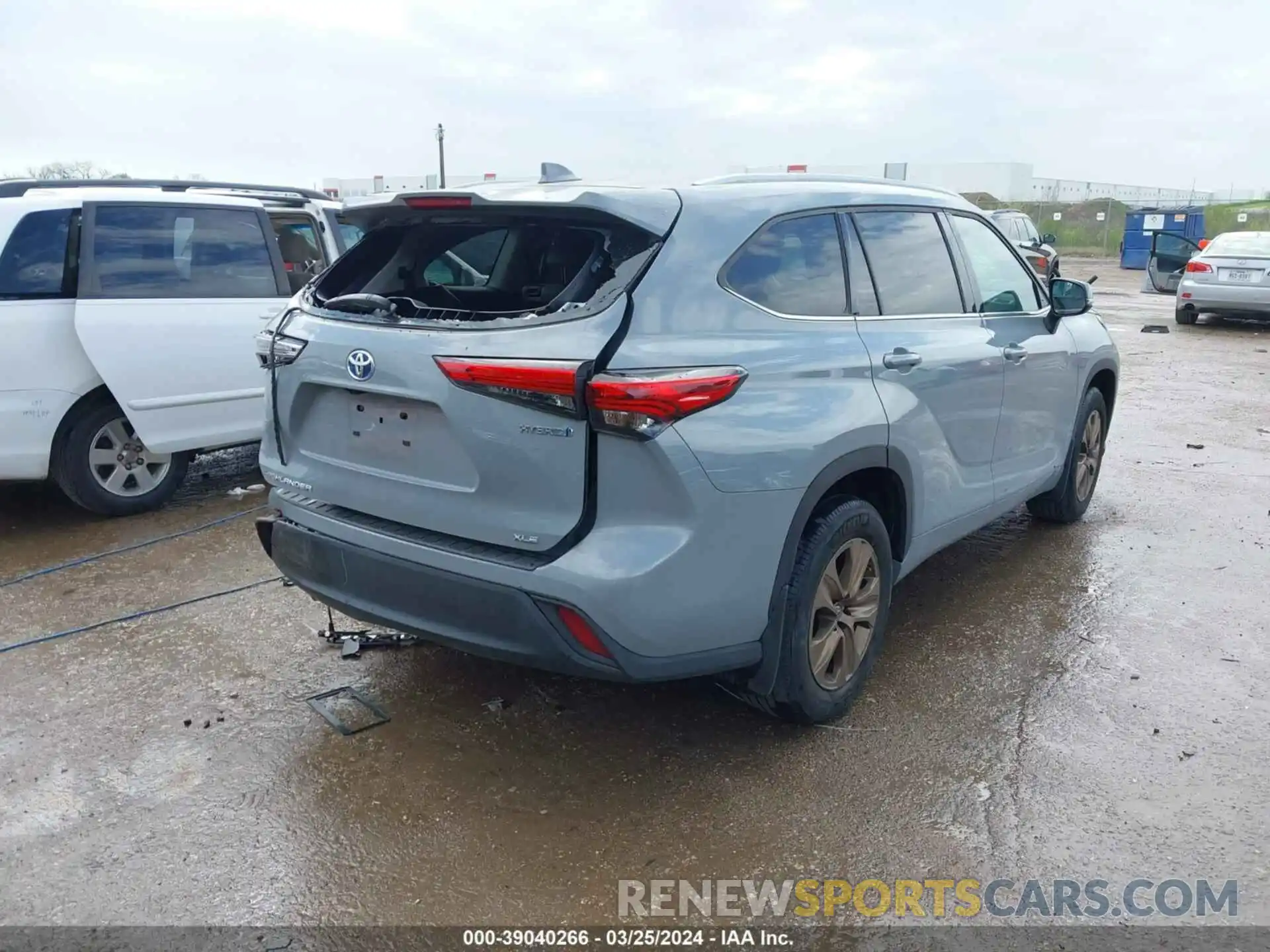 4 Photograph of a damaged car 5TDABRCH5NS549797 TOYOTA HIGHLANDER 2022