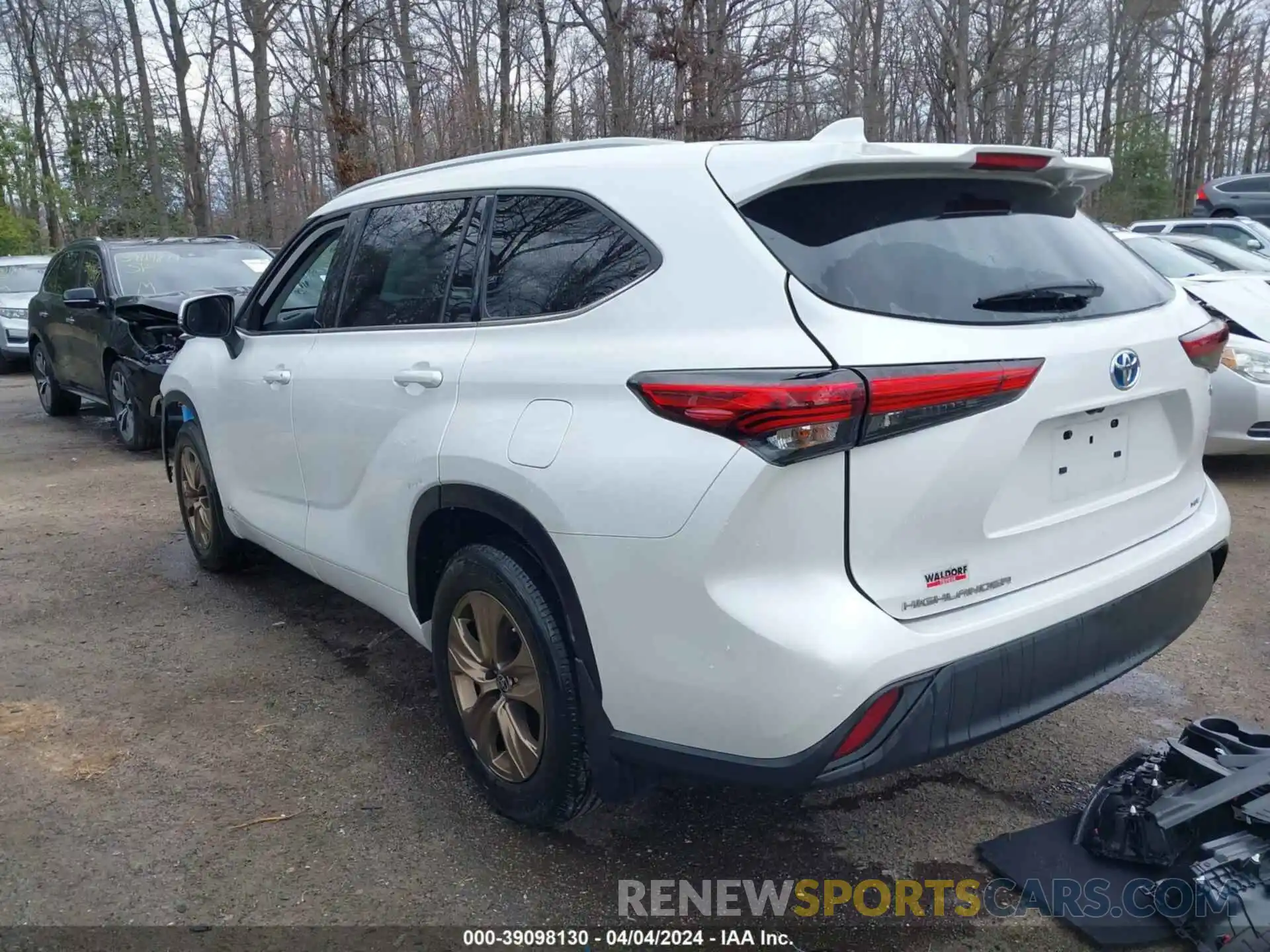 3 Photograph of a damaged car 5TDABRCH6NS539568 TOYOTA HIGHLANDER 2022