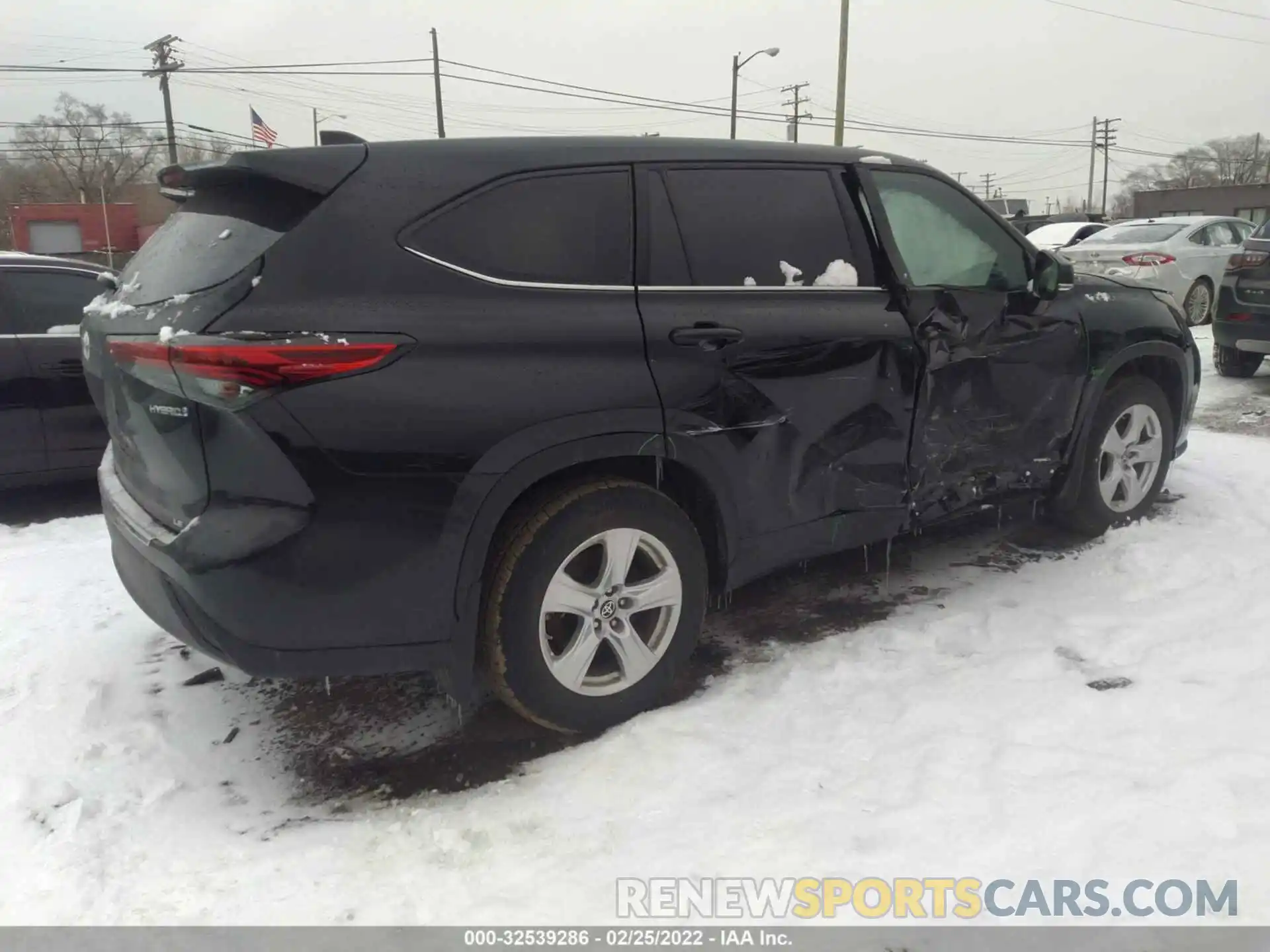 4 Photograph of a damaged car 5TDBBRCH0NS071471 TOYOTA HIGHLANDER 2022