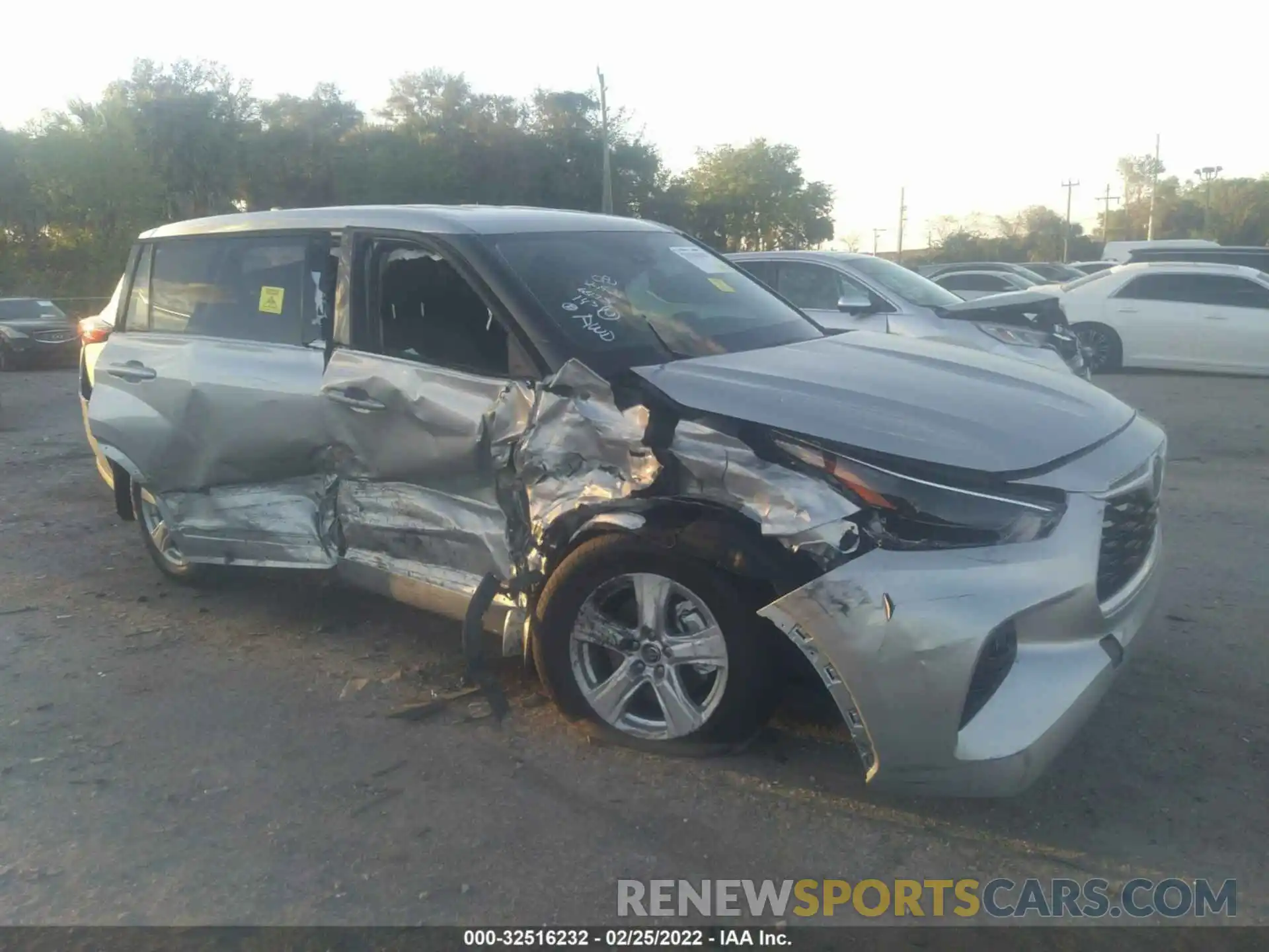 1 Photograph of a damaged car 5TDBBRCH0NS547542 TOYOTA HIGHLANDER 2022