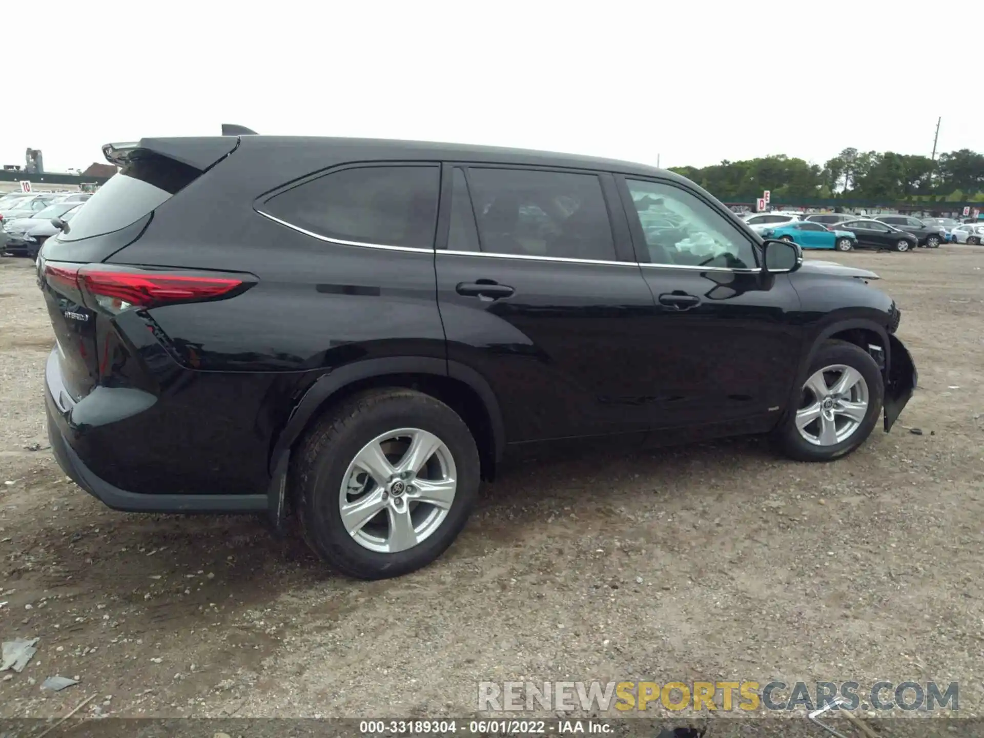 4 Photograph of a damaged car 5TDBBRCH0NS553583 TOYOTA HIGHLANDER 2022