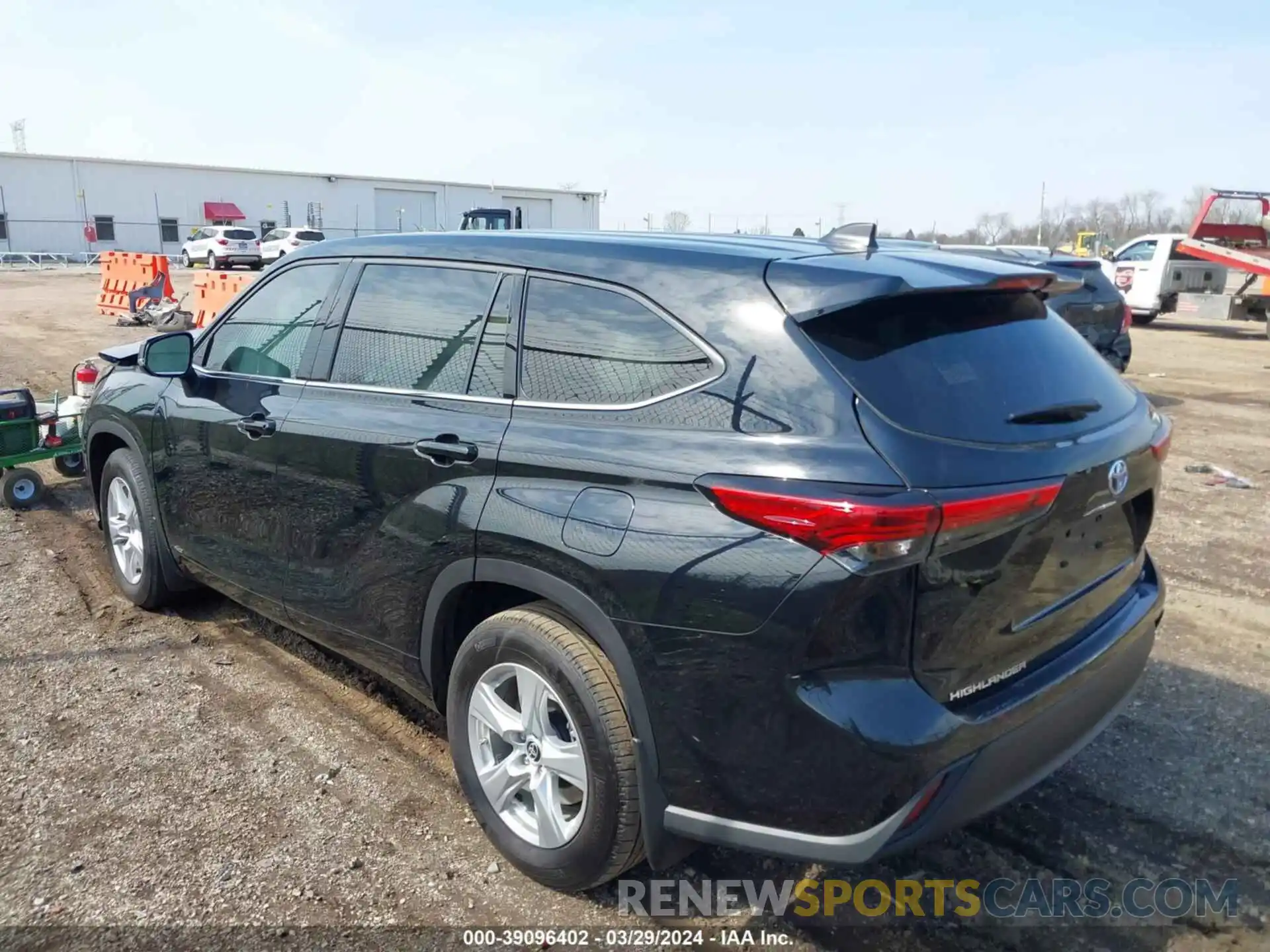 3 Photograph of a damaged car 5TDBBRCH7NS103994 TOYOTA HIGHLANDER 2022