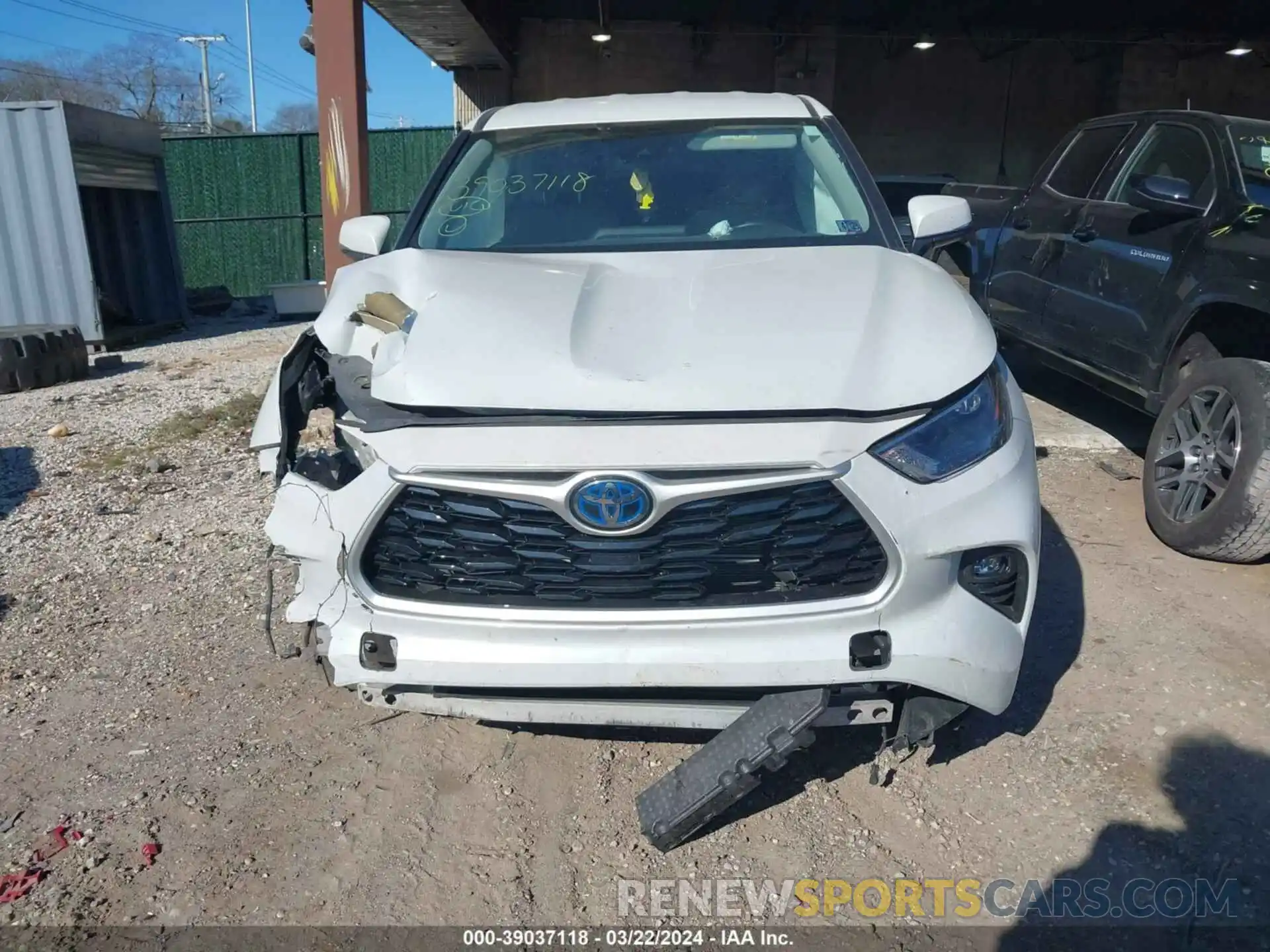 11 Photograph of a damaged car 5TDBBRCH9NS546650 TOYOTA HIGHLANDER 2022