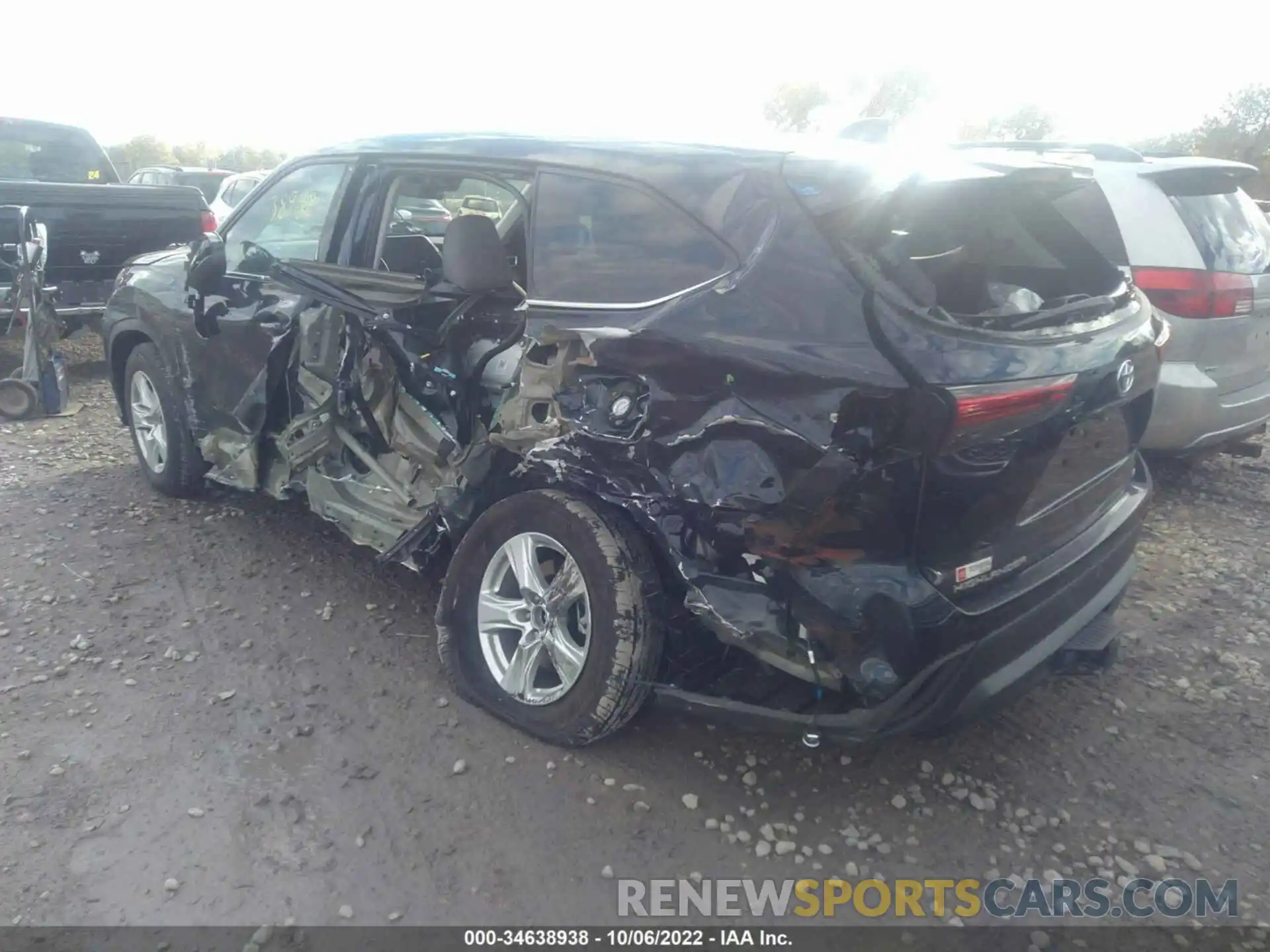 3 Photograph of a damaged car 5TDBBRCHXNS560265 TOYOTA HIGHLANDER 2022