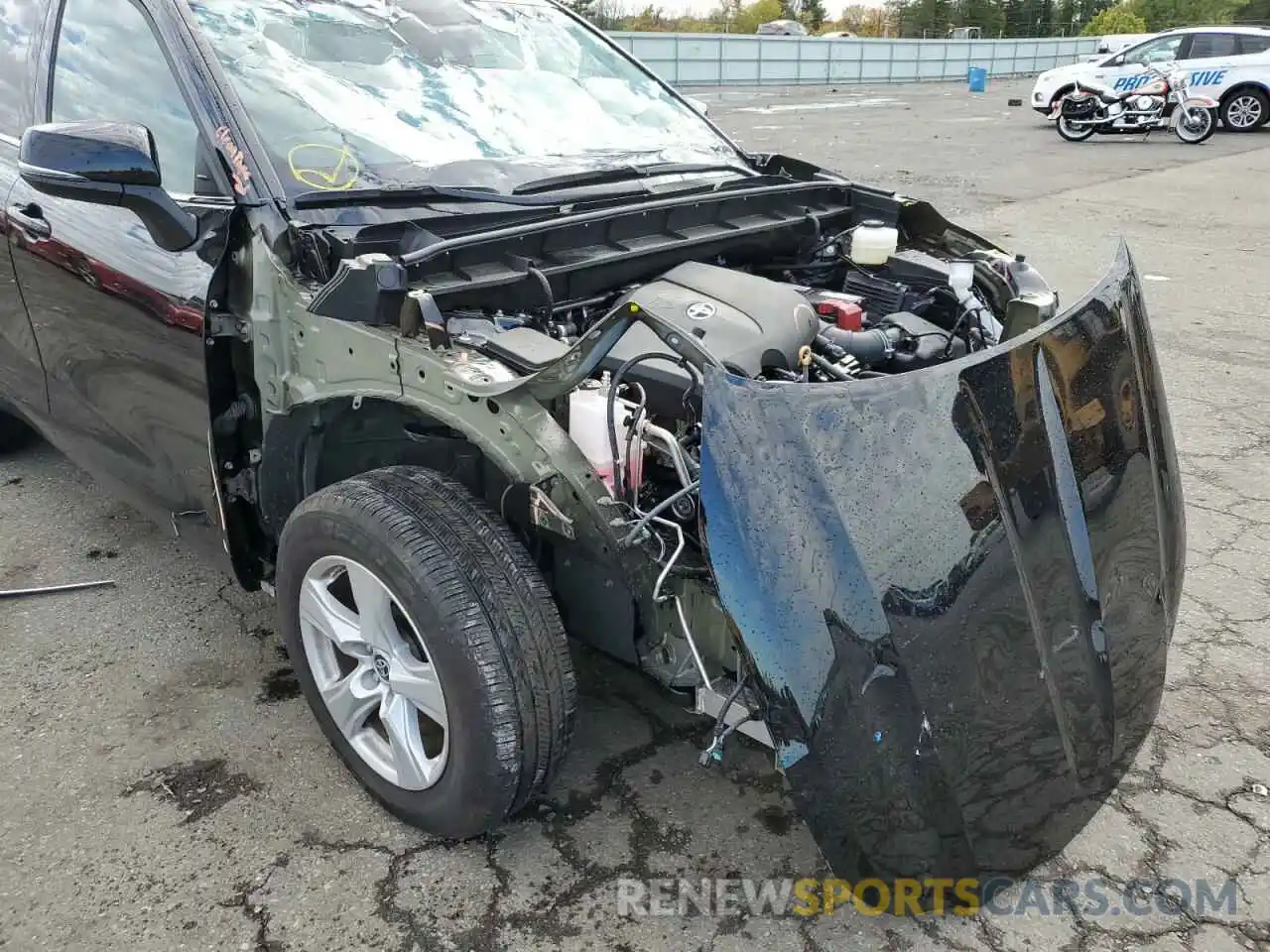 9 Photograph of a damaged car 5TDBZRBH0NS187931 TOYOTA HIGHLANDER 2022