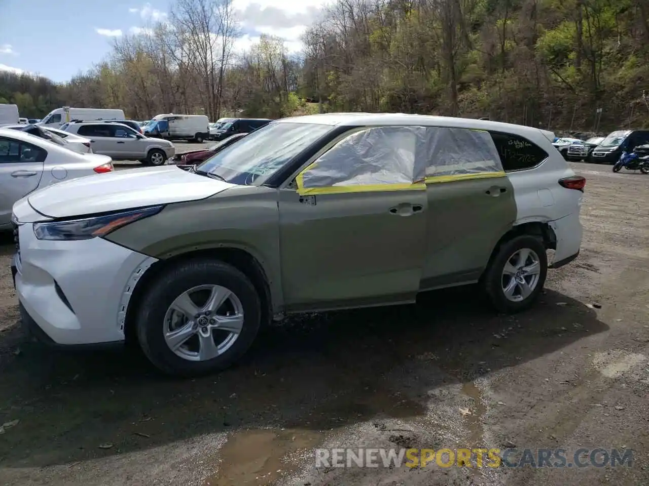 9 Photograph of a damaged car 5TDBZRBH1NS164965 TOYOTA HIGHLANDER 2022