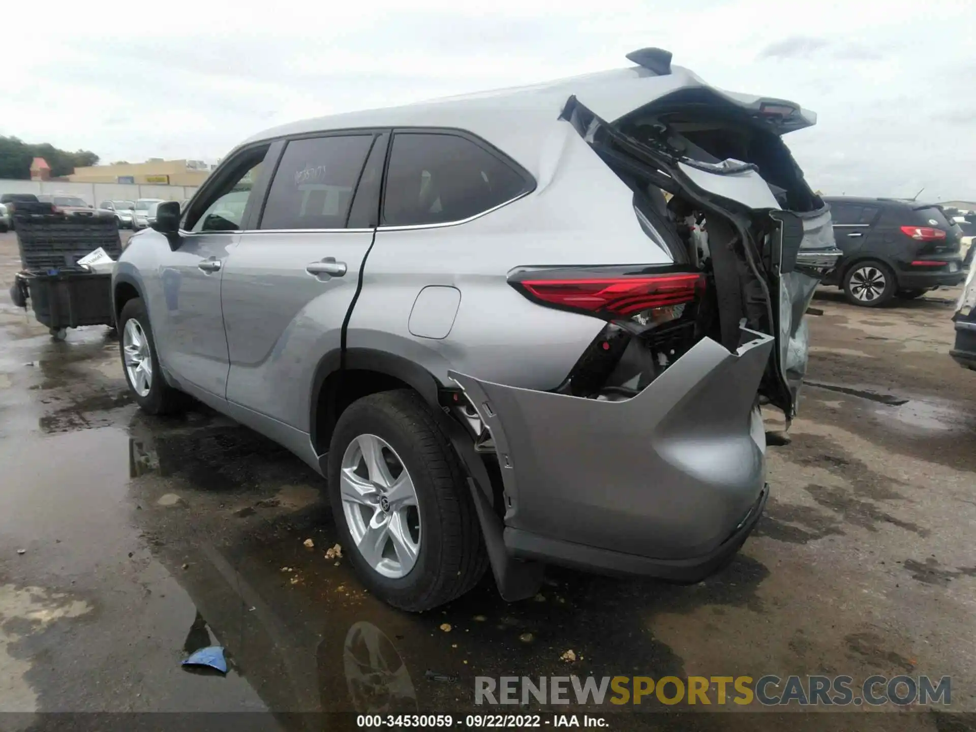 3 Photograph of a damaged car 5TDBZRBH1NS186366 TOYOTA HIGHLANDER 2022