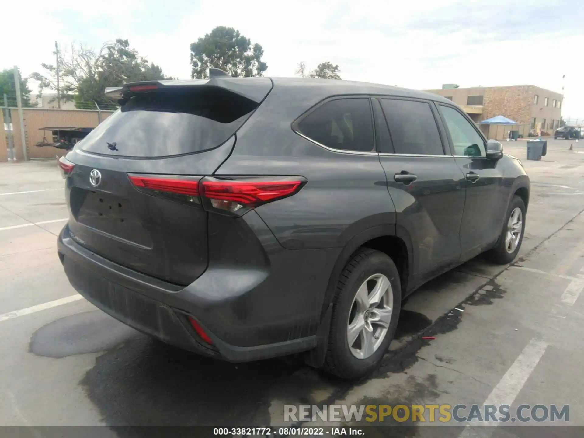 4 Photograph of a damaged car 5TDBZRBH1NS199263 TOYOTA HIGHLANDER 2022