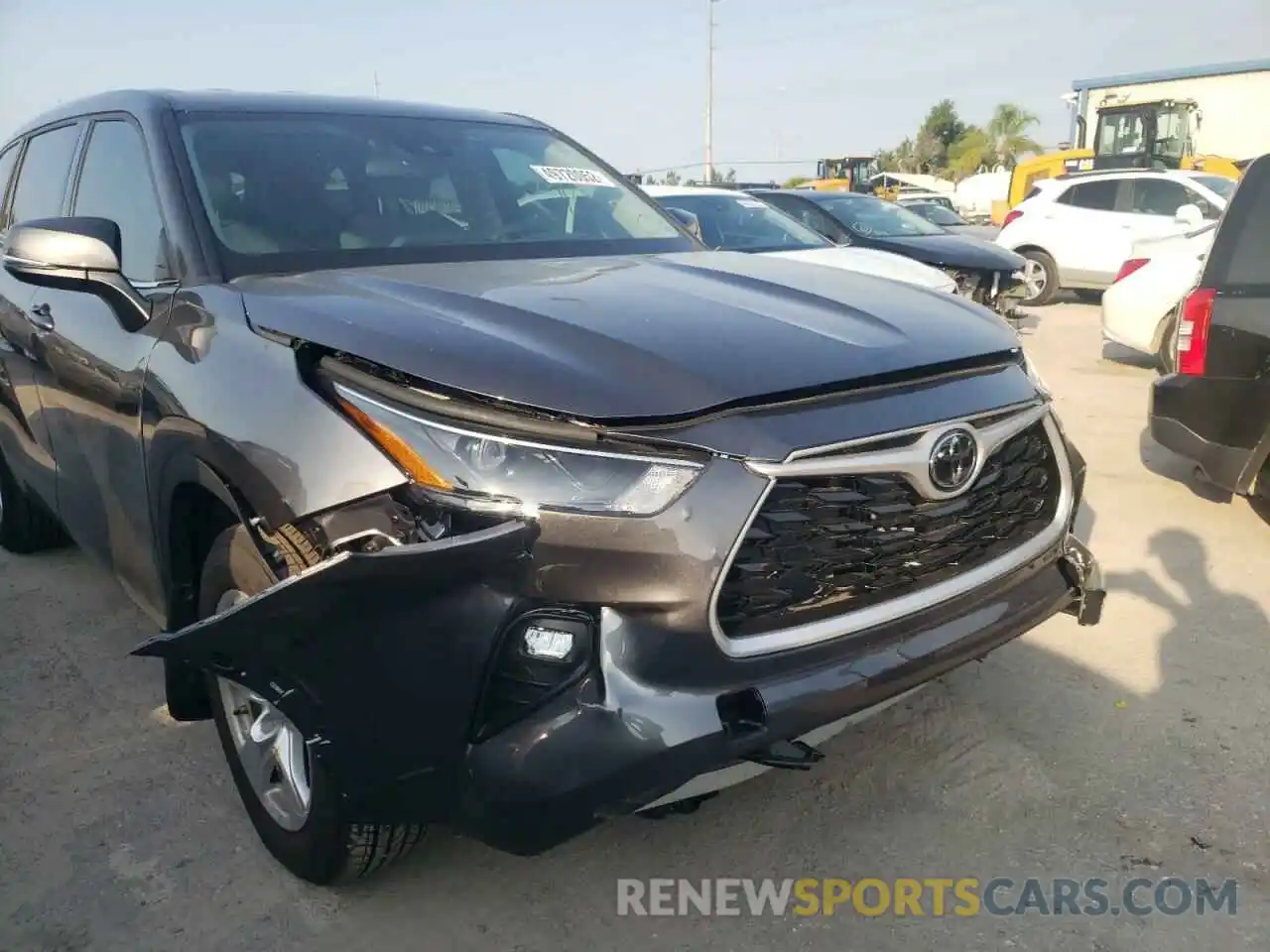 9 Photograph of a damaged car 5TDBZRBH1NS564783 TOYOTA HIGHLANDER 2022