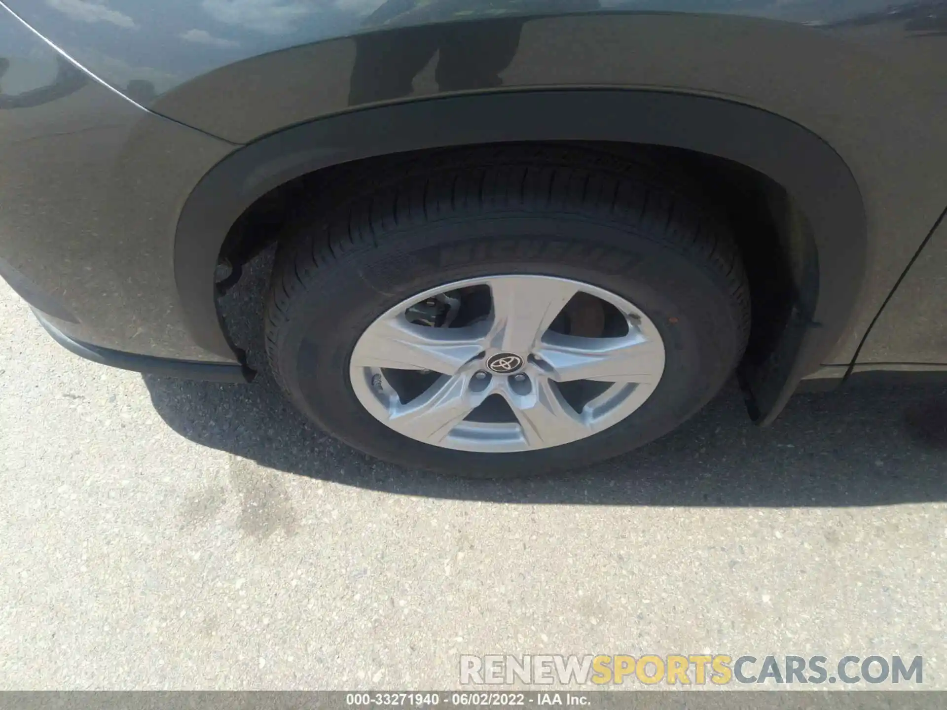 13 Photograph of a damaged car 5TDBZRBH4NS562252 TOYOTA HIGHLANDER 2022