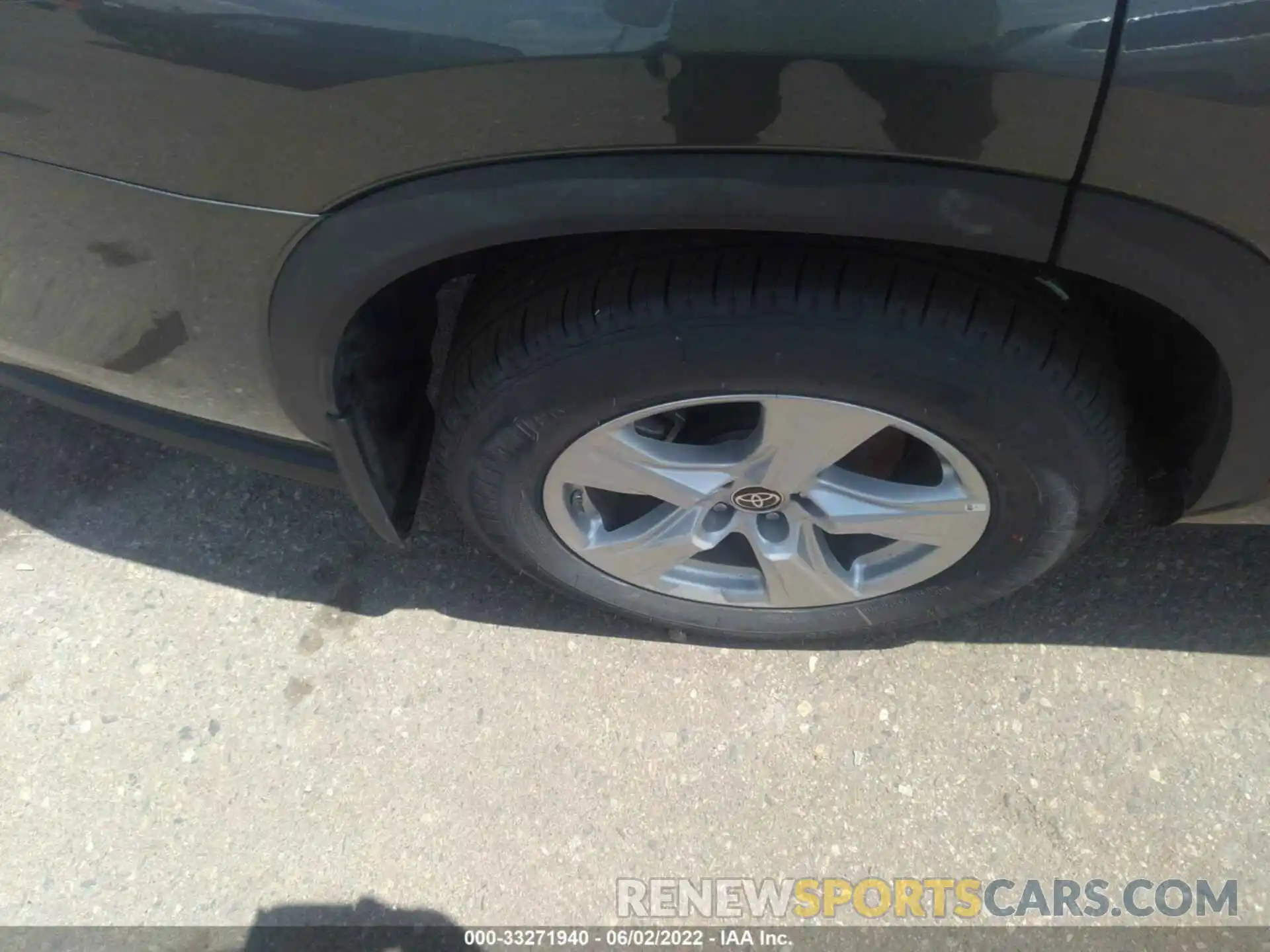 16 Photograph of a damaged car 5TDBZRBH4NS562252 TOYOTA HIGHLANDER 2022