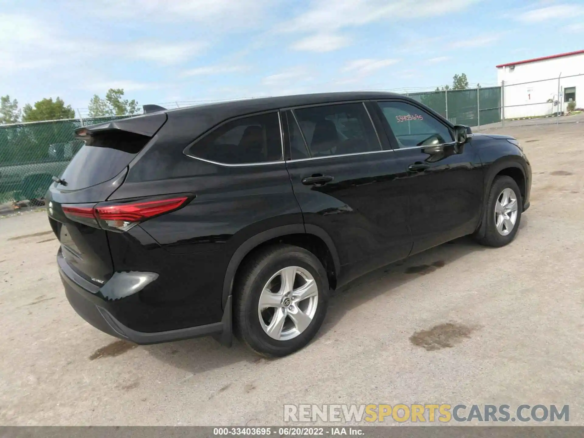 4 Photograph of a damaged car 5TDBZRBH6NS577240 TOYOTA HIGHLANDER 2022