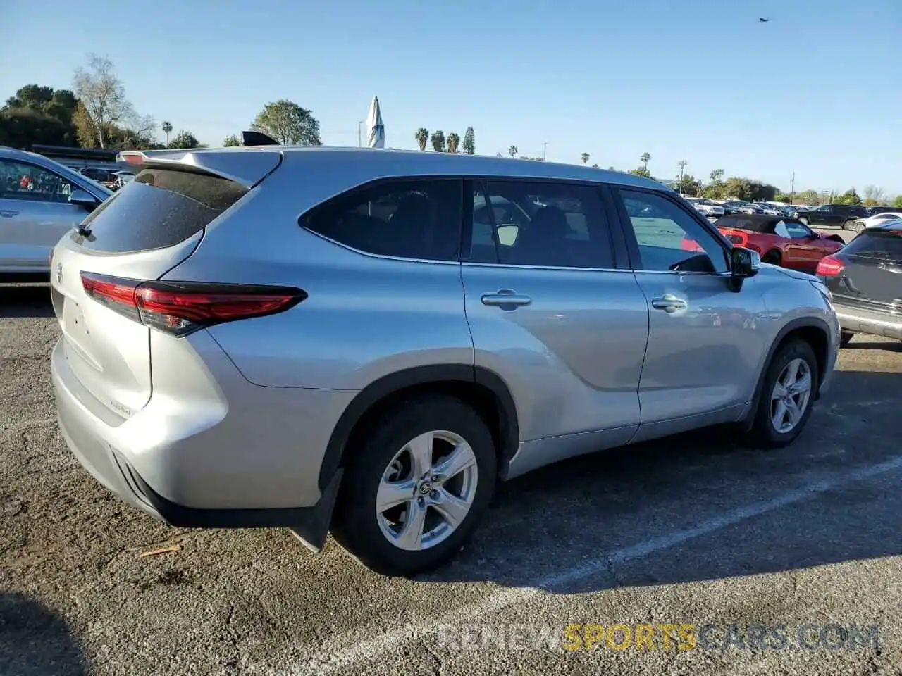 3 Photograph of a damaged car 5TDBZRBH8NS569916 TOYOTA HIGHLANDER 2022