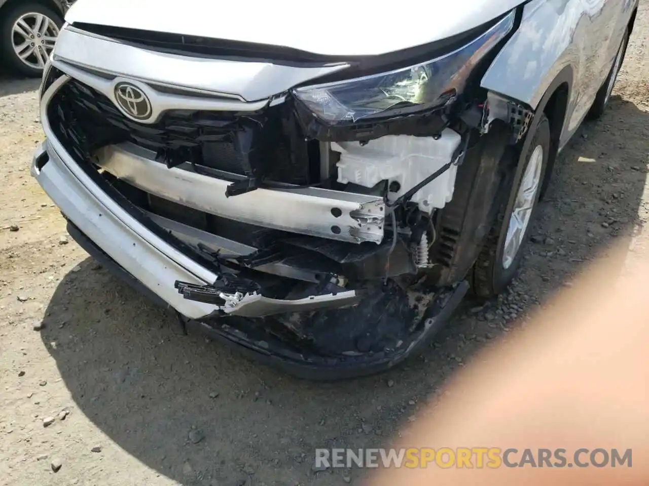 10 Photograph of a damaged car 5TDBZRBH9NS198863 TOYOTA HIGHLANDER 2022