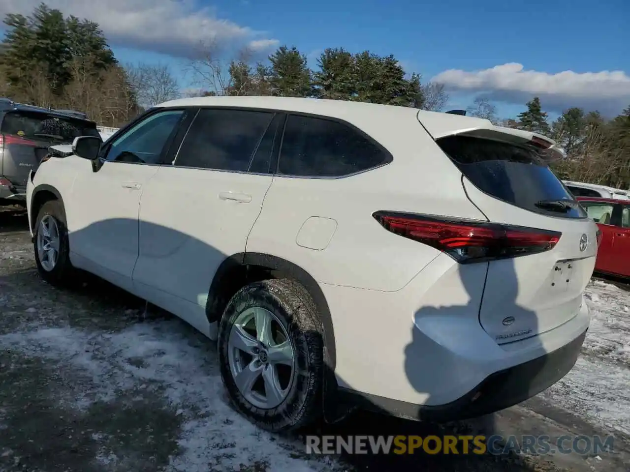 2 Photograph of a damaged car 5TDBZRBH9NS568564 TOYOTA HIGHLANDER 2022