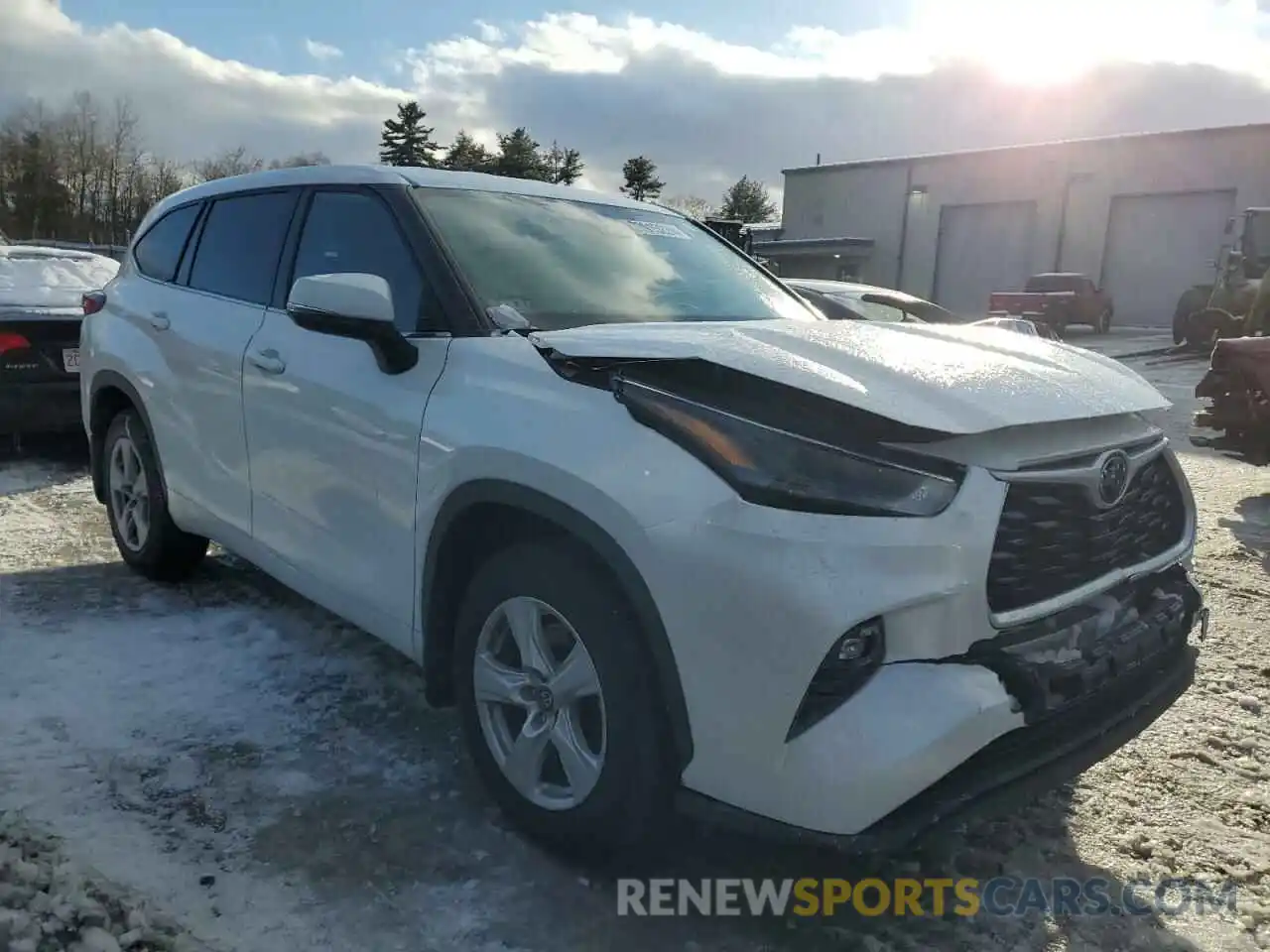 4 Photograph of a damaged car 5TDBZRBH9NS568564 TOYOTA HIGHLANDER 2022