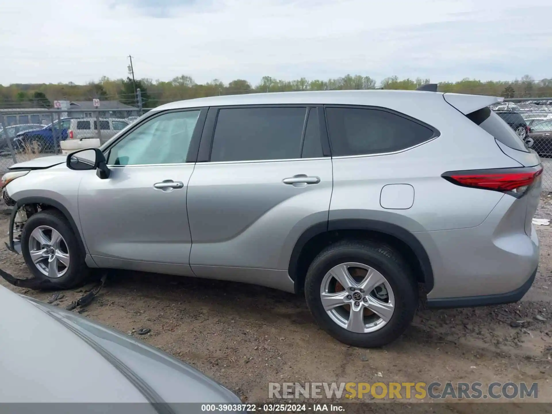 14 Photograph of a damaged car 5TDCZRAH0NS097622 TOYOTA HIGHLANDER 2022