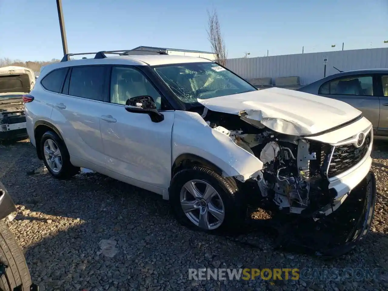 4 Photograph of a damaged car 5TDCZRAH1NS539839 TOYOTA HIGHLANDER 2022