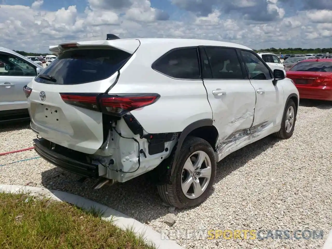 4 Photograph of a damaged car 5TDCZRAH2NS100214 TOYOTA HIGHLANDER 2022