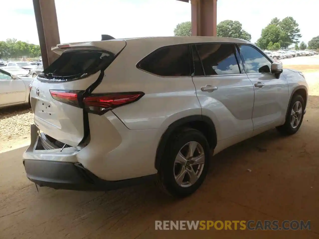 4 Photograph of a damaged car 5TDCZRAH3NS092740 TOYOTA HIGHLANDER 2022