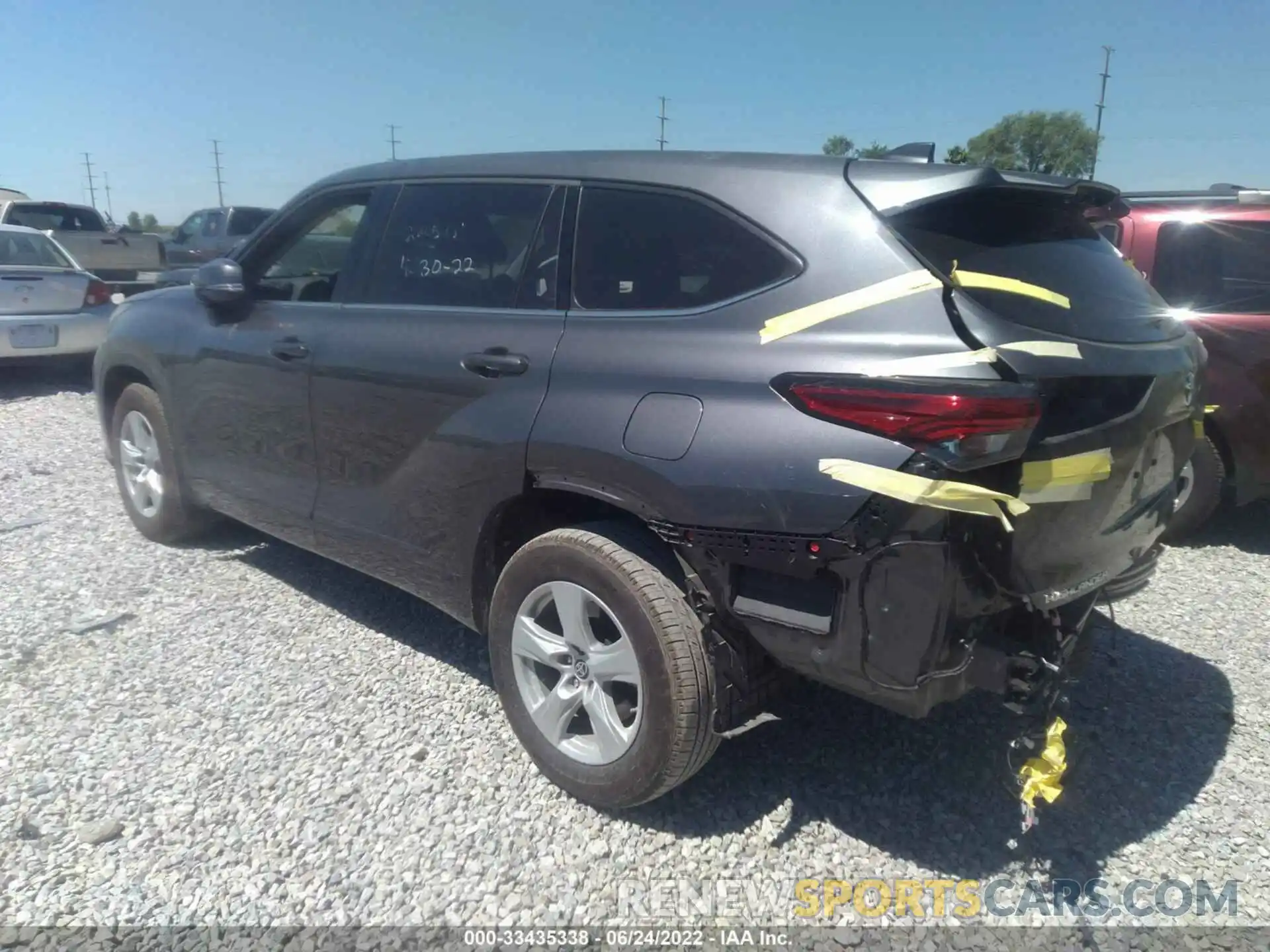 3 Photograph of a damaged car 5TDCZRAH3NS113621 TOYOTA HIGHLANDER 2022