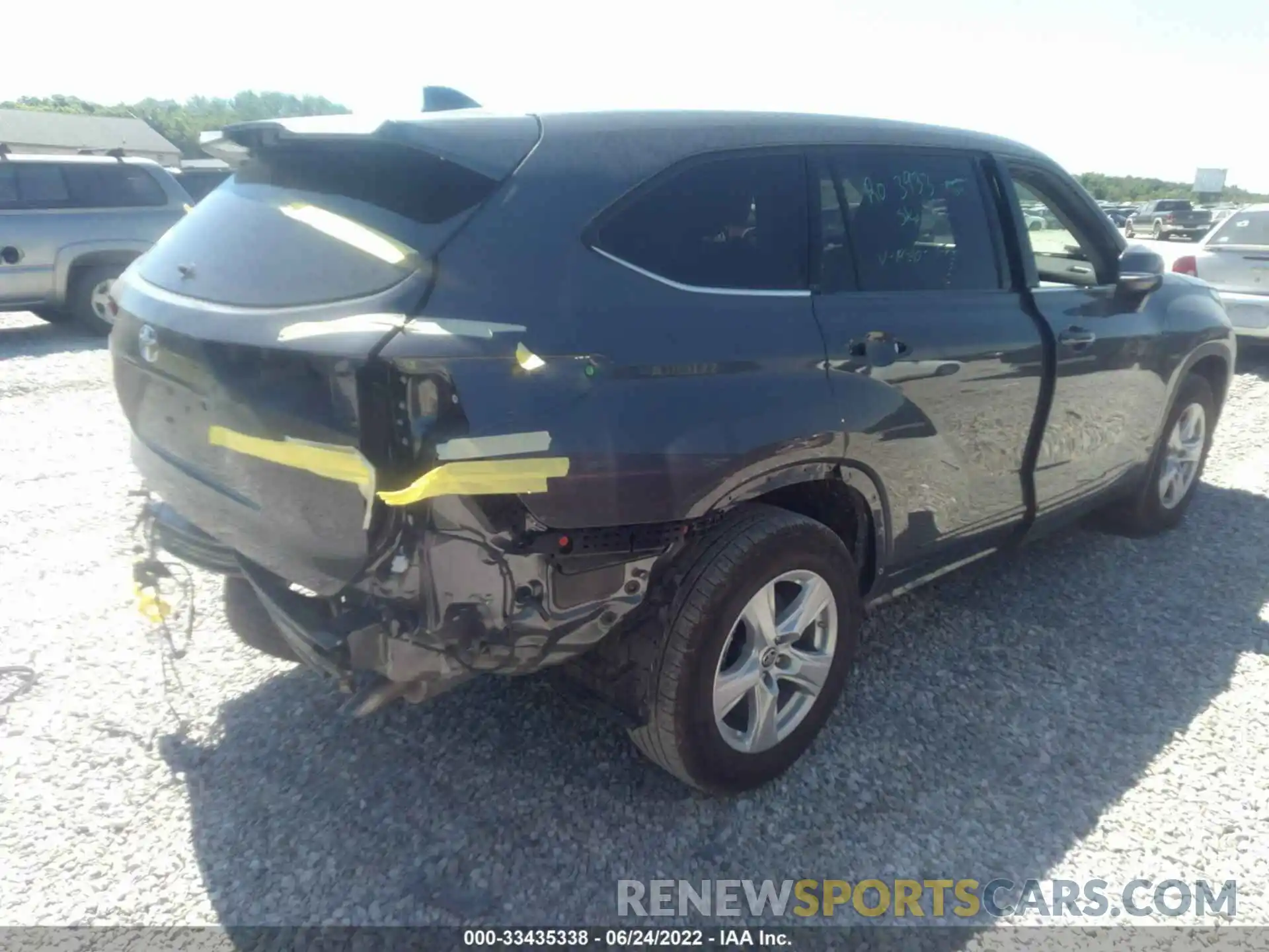 4 Photograph of a damaged car 5TDCZRAH3NS113621 TOYOTA HIGHLANDER 2022