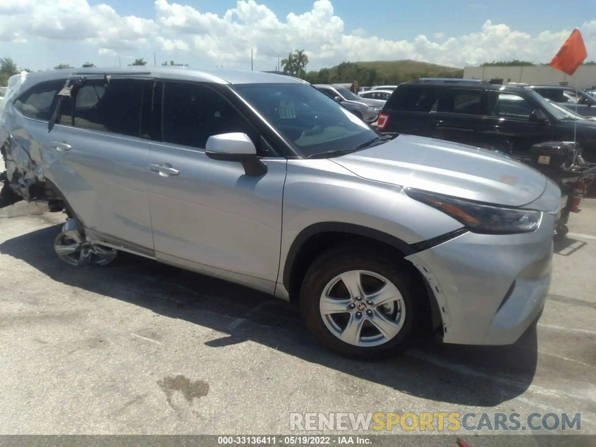 1 Photograph of a damaged car 5TDCZRAH8NS102050 TOYOTA HIGHLANDER 2022