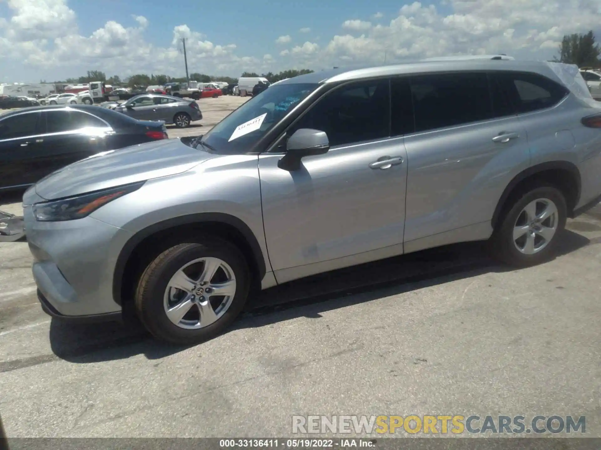 2 Photograph of a damaged car 5TDCZRAH8NS102050 TOYOTA HIGHLANDER 2022