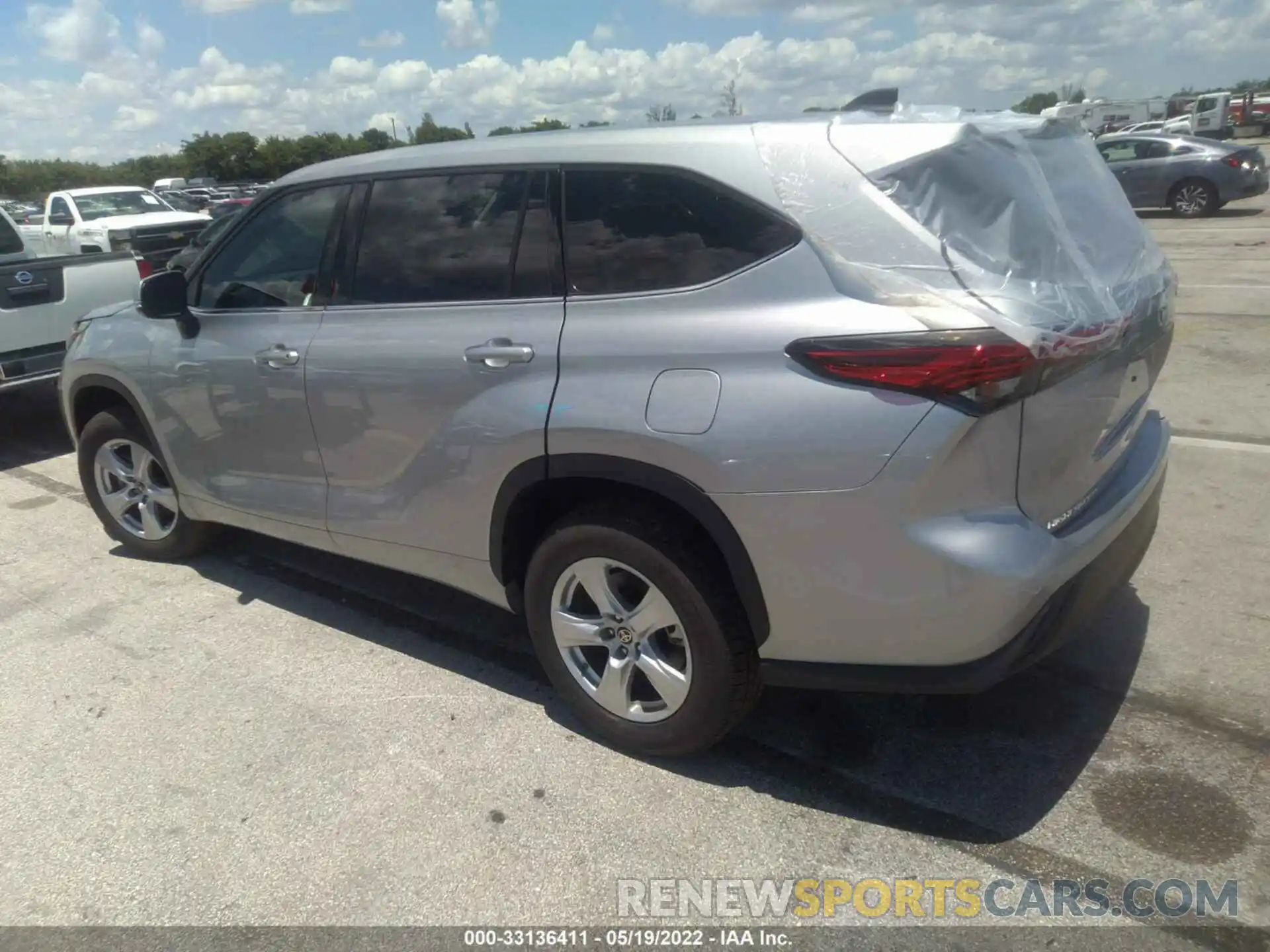 3 Photograph of a damaged car 5TDCZRAH8NS102050 TOYOTA HIGHLANDER 2022