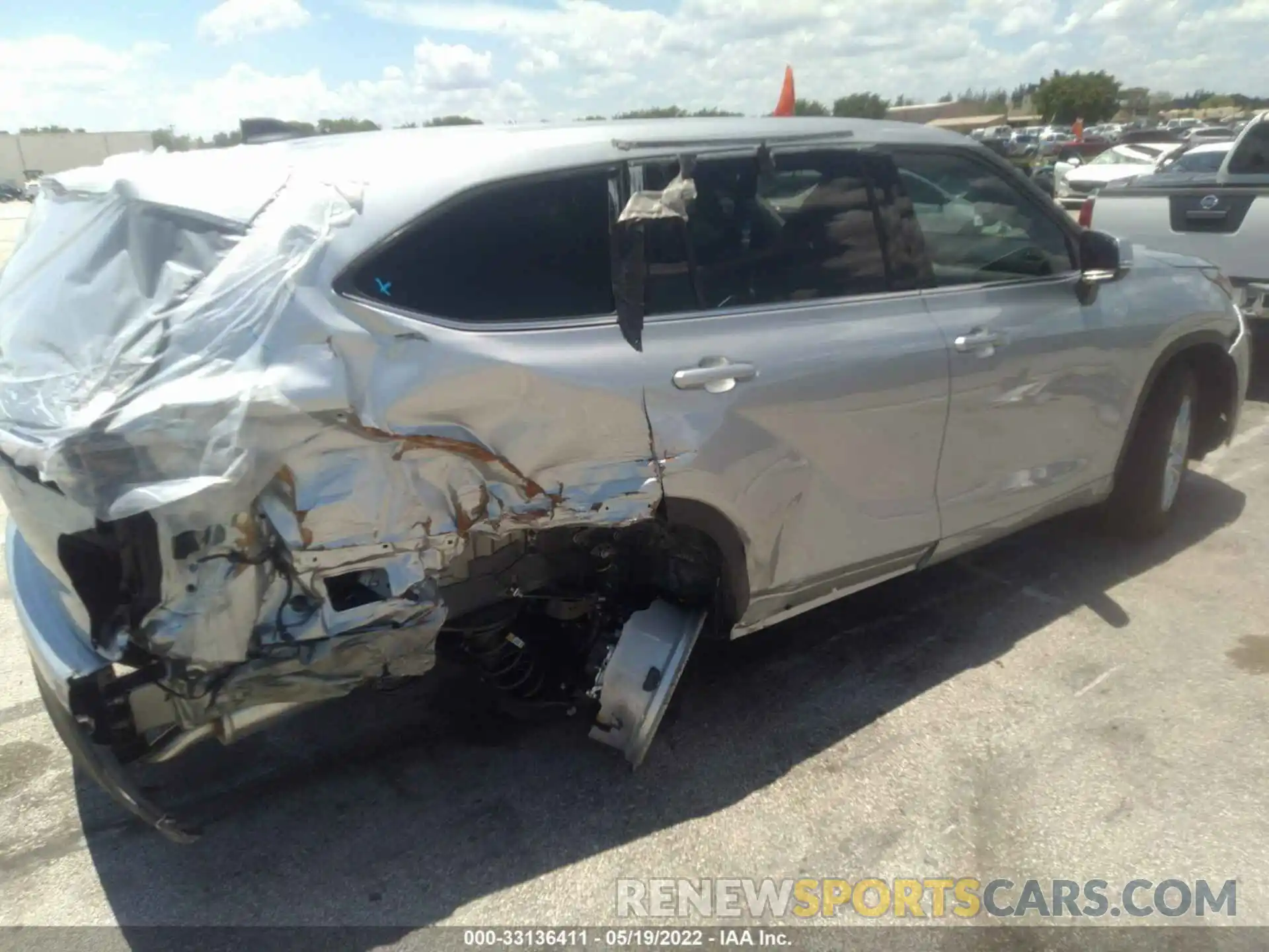 4 Photograph of a damaged car 5TDCZRAH8NS102050 TOYOTA HIGHLANDER 2022