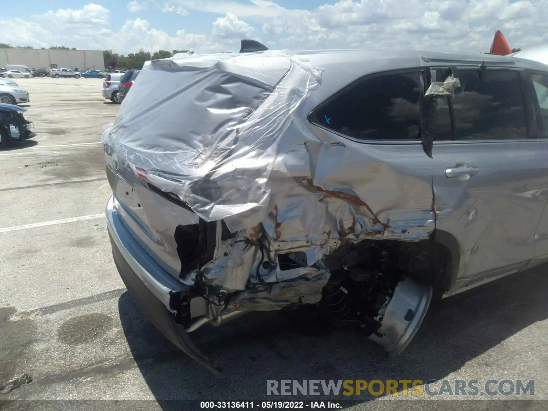 6 Photograph of a damaged car 5TDCZRAH8NS102050 TOYOTA HIGHLANDER 2022