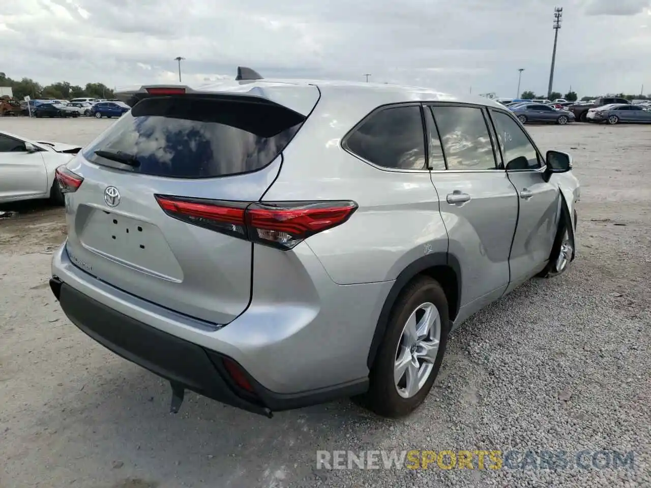 4 Photograph of a damaged car 5TDCZRAH9NS095867 TOYOTA HIGHLANDER 2022