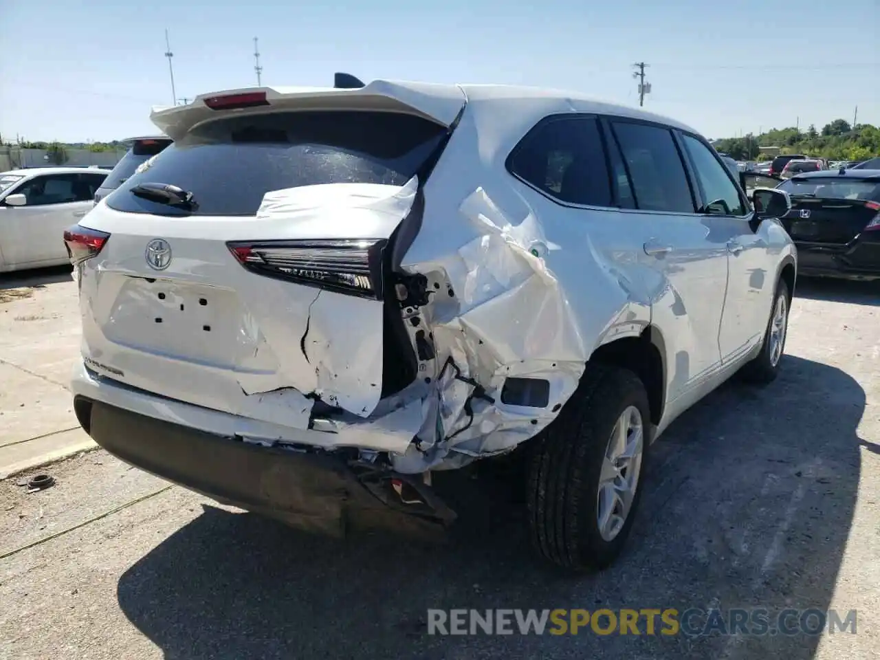 4 Photograph of a damaged car 5TDCZRAH9NS097327 TOYOTA HIGHLANDER 2022