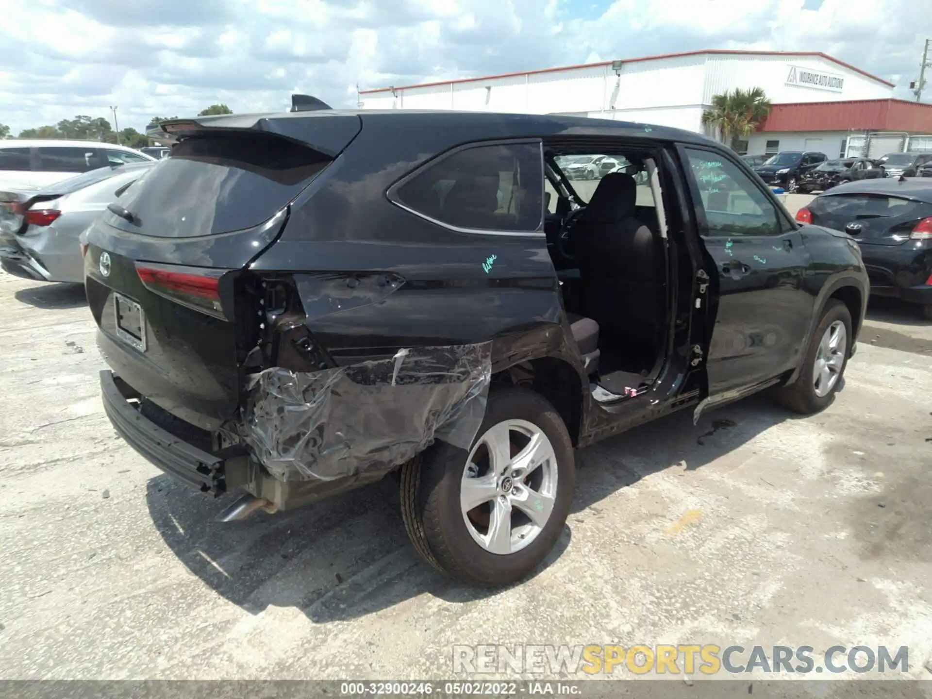 4 Photograph of a damaged car 5TDCZRAHXNS108495 TOYOTA HIGHLANDER 2022