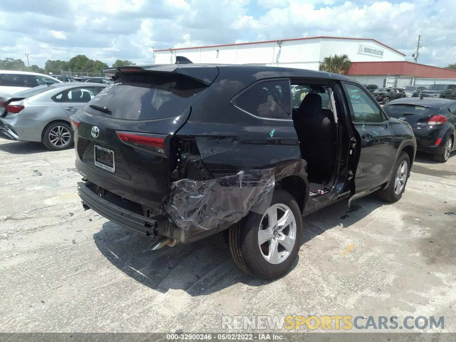 6 Photograph of a damaged car 5TDCZRAHXNS108495 TOYOTA HIGHLANDER 2022