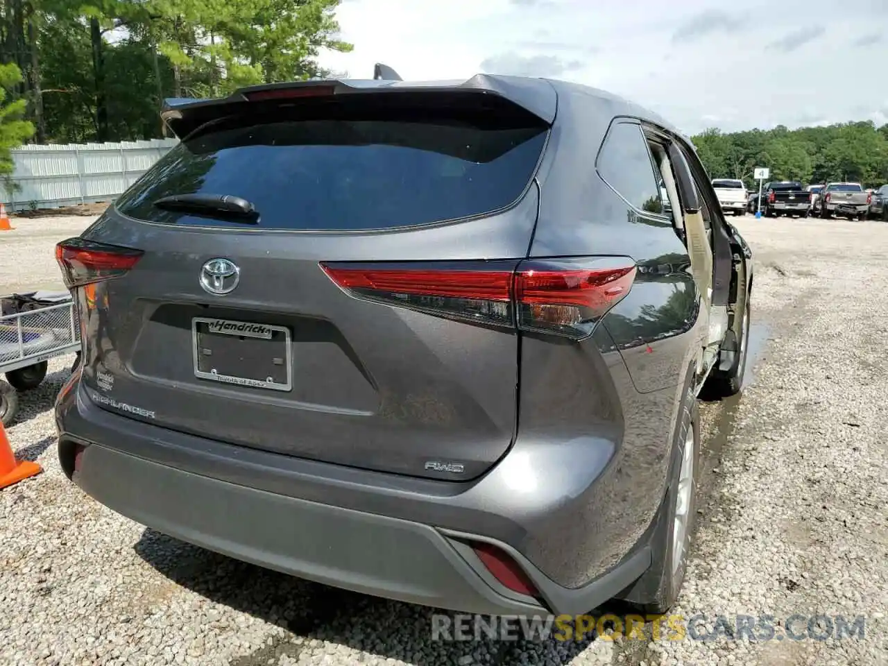 4 Photograph of a damaged car 5TDCZRBH1NS562374 TOYOTA HIGHLANDER 2022