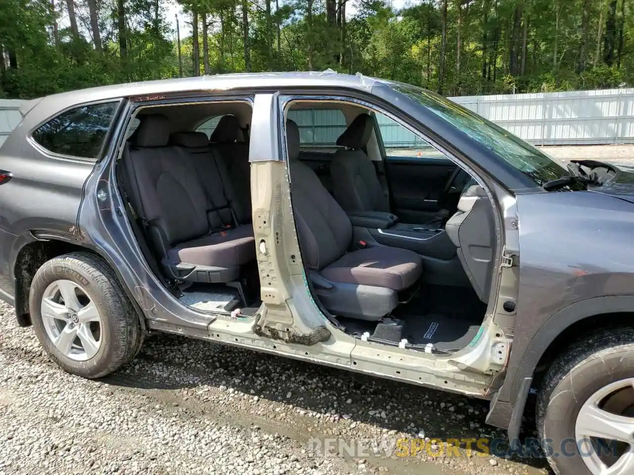 9 Photograph of a damaged car 5TDCZRBH1NS562374 TOYOTA HIGHLANDER 2022