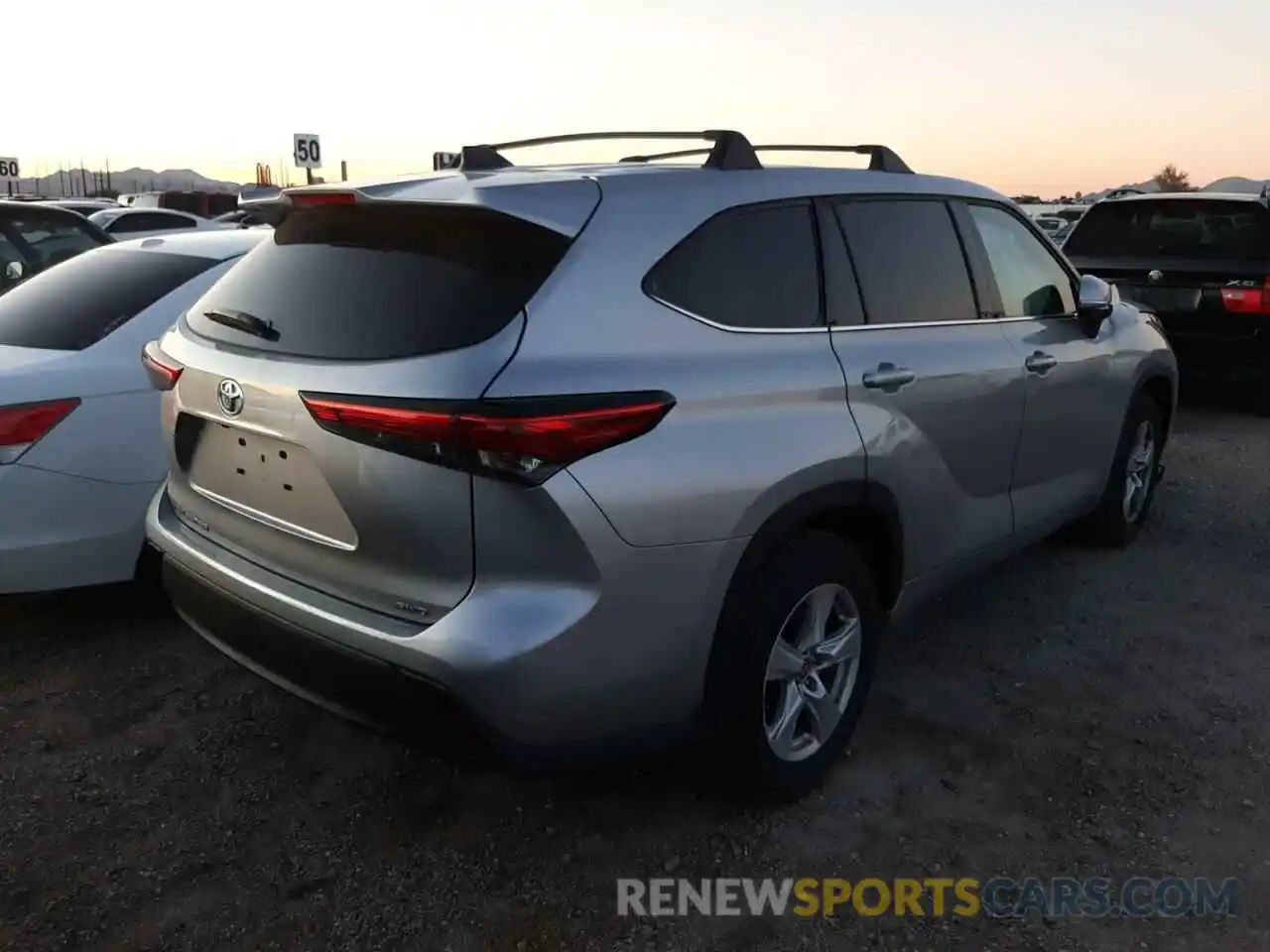 4 Photograph of a damaged car 5TDCZRBH5NS163449 TOYOTA HIGHLANDER 2022