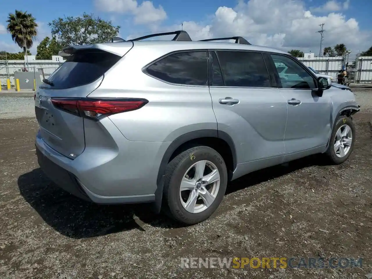 3 Photograph of a damaged car 5TDCZRBH8NS207167 TOYOTA HIGHLANDER 2022