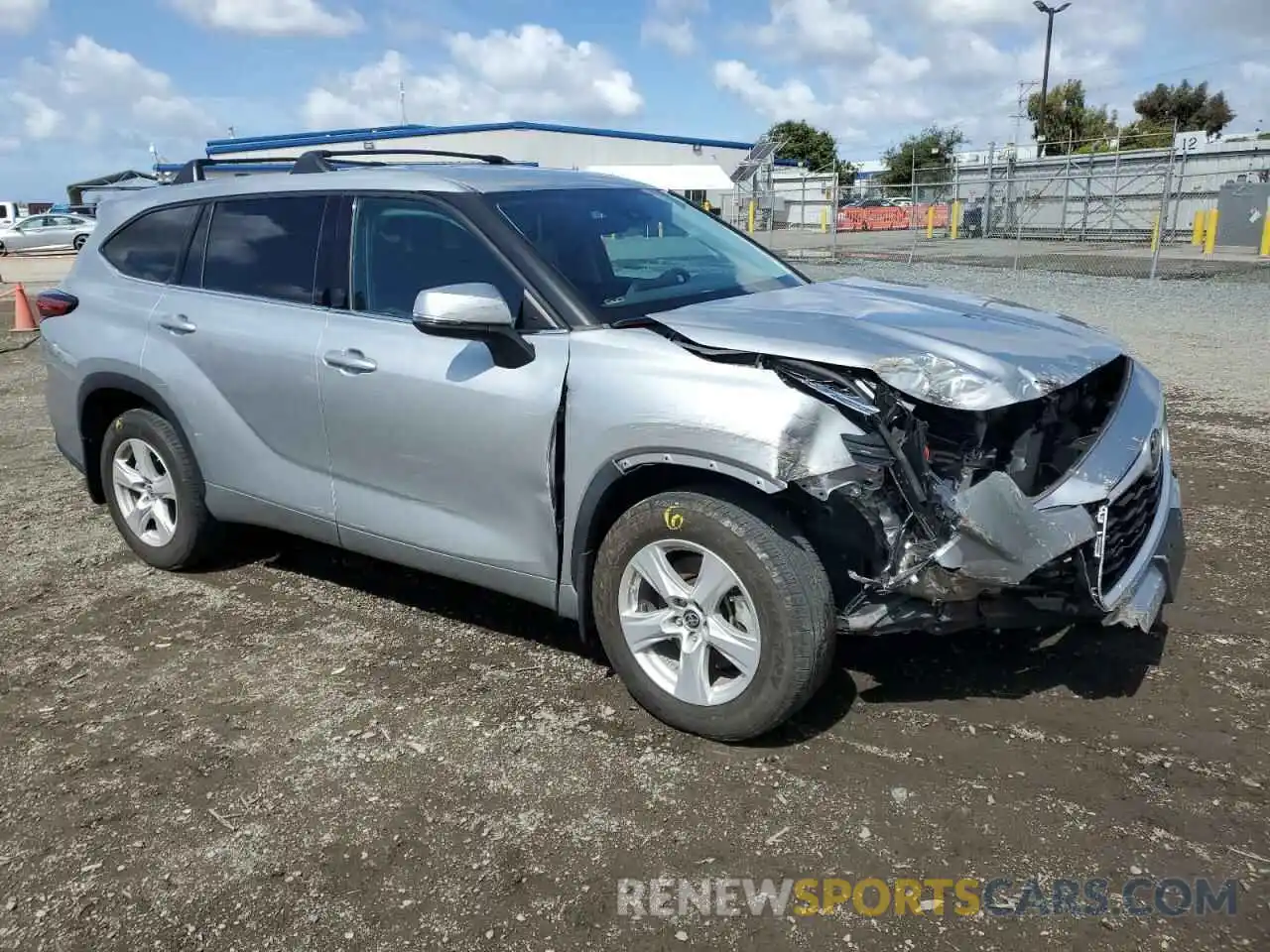 4 Photograph of a damaged car 5TDCZRBH8NS207167 TOYOTA HIGHLANDER 2022