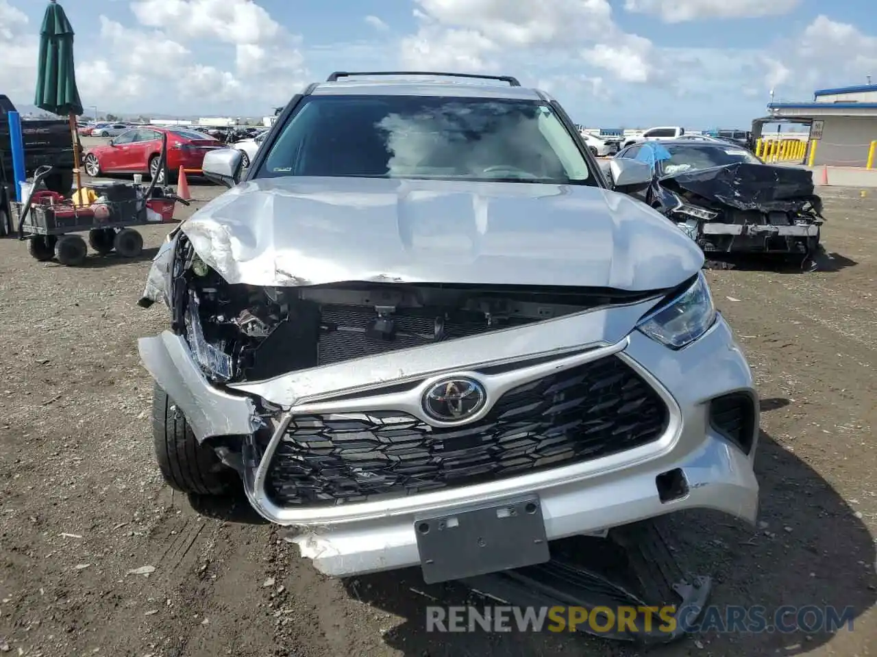 5 Photograph of a damaged car 5TDCZRBH8NS207167 TOYOTA HIGHLANDER 2022