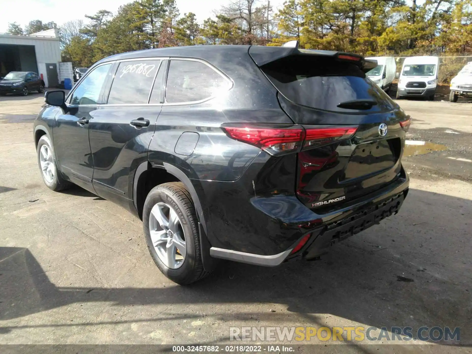 3 Photograph of a damaged car 5TDCZRBH9NS563305 TOYOTA HIGHLANDER 2022