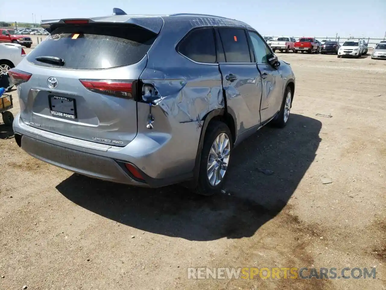 4 Photograph of a damaged car 5TDDZRBH1NS172119 TOYOTA HIGHLANDER 2022