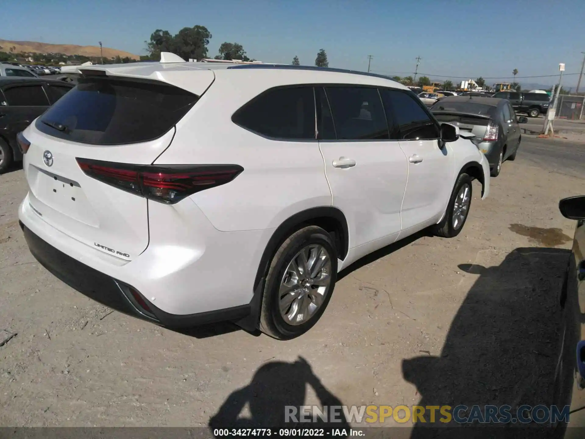 4 Photograph of a damaged car 5TDDZRBH2NS586283 TOYOTA HIGHLANDER 2022