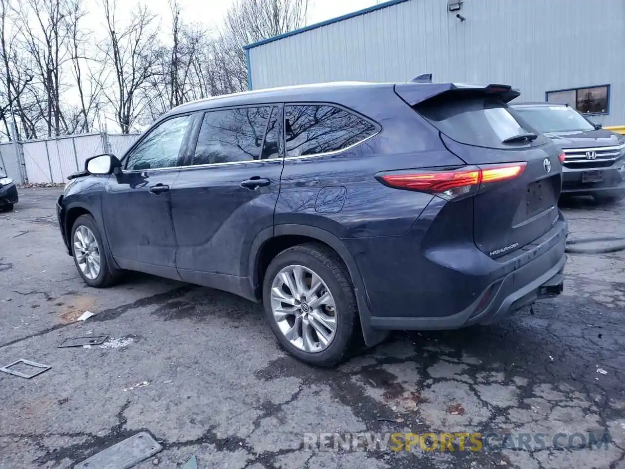 2 Photograph of a damaged car 5TDDZRBH3NS565751 TOYOTA HIGHLANDER 2022