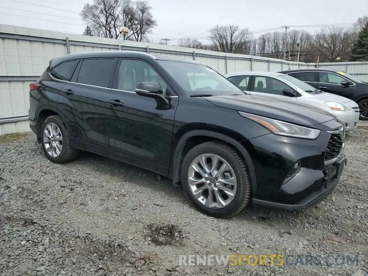 4 Photograph of a damaged car 5TDDZRBH5NS573768 TOYOTA HIGHLANDER 2022