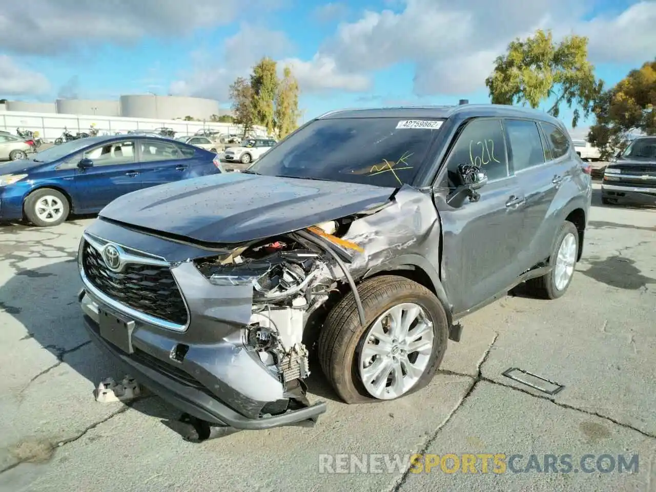 2 Photograph of a damaged car 5TDDZRBH6NS184895 TOYOTA HIGHLANDER 2022